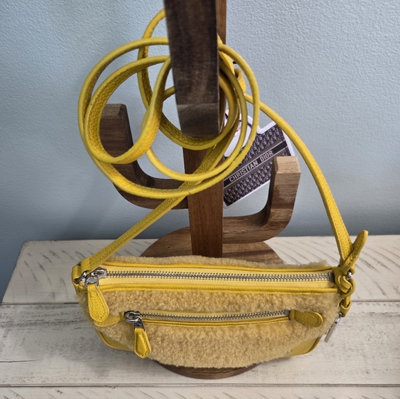 Coach Rhyder Shearling Pochette Banana Crossbody Purse 36490, EUC - Picture 4 of 16